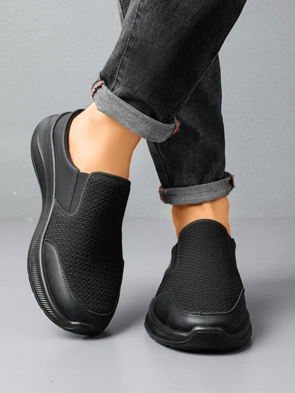 Men's sneakersFashionable and lightweight men's slippers with good breathability casual sneakers men's summer sneakers