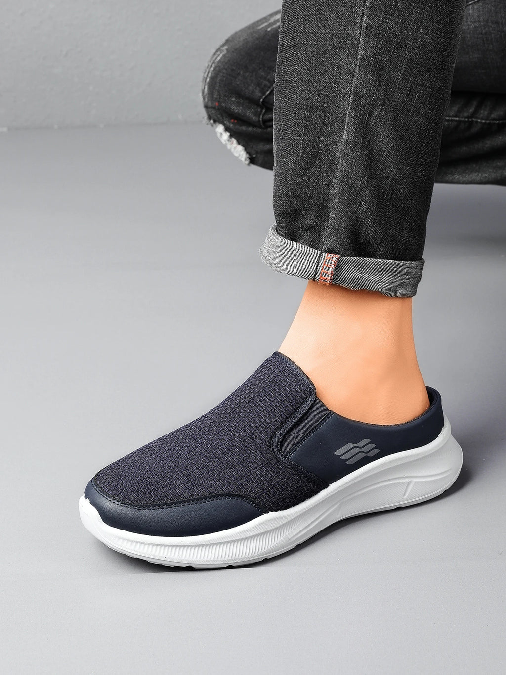 Men's sneakersFashionable and lightweight men's slippers with good breathability casual sneakers men's summer sneakers