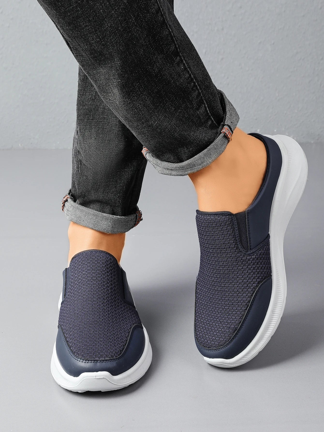Men's sneakersFashionable and lightweight men's slippers with good breathability casual sneakers men's summer sneakers