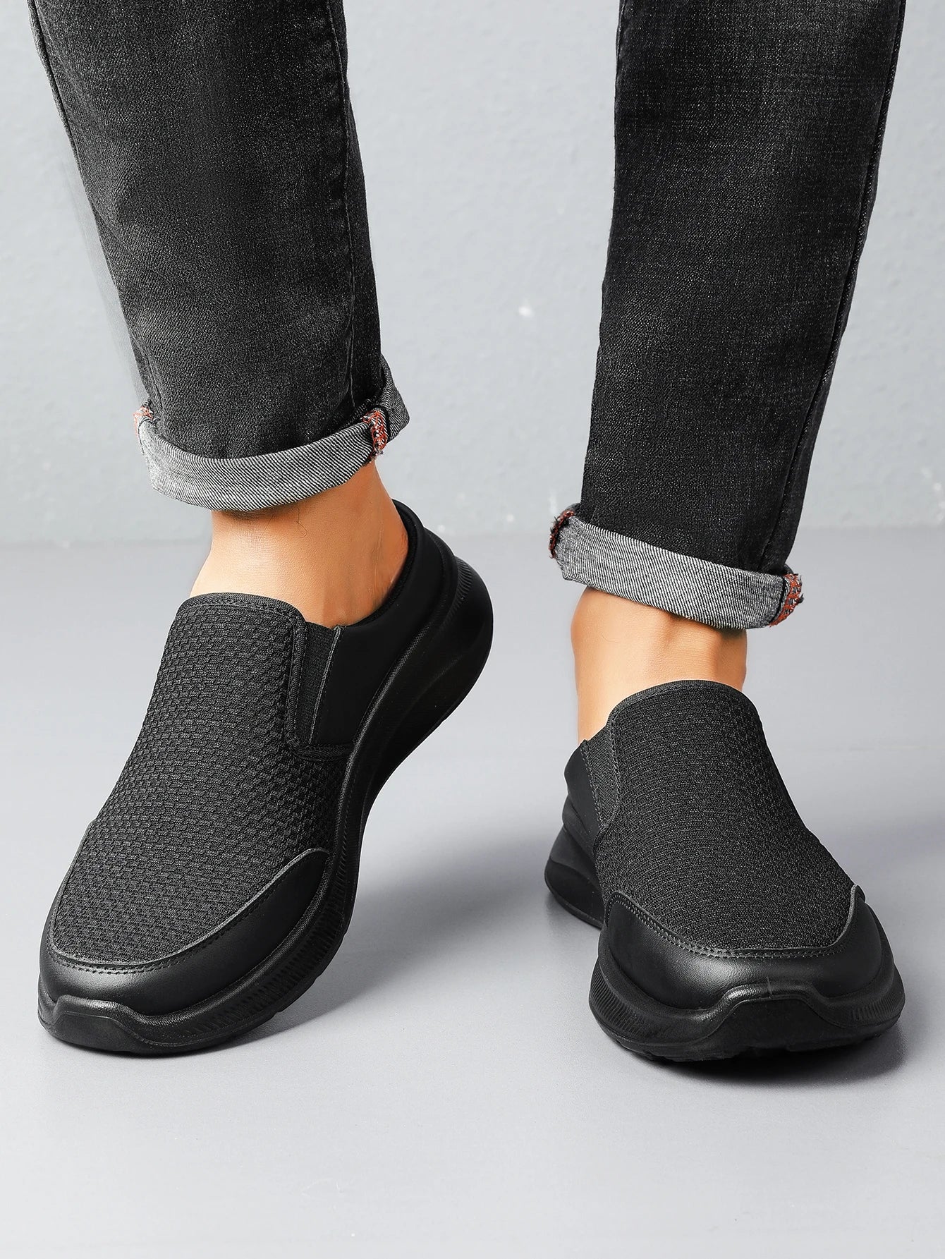 Men's sneakersFashionable and lightweight men's slippers with good breathability casual sneakers men's summer sneakers