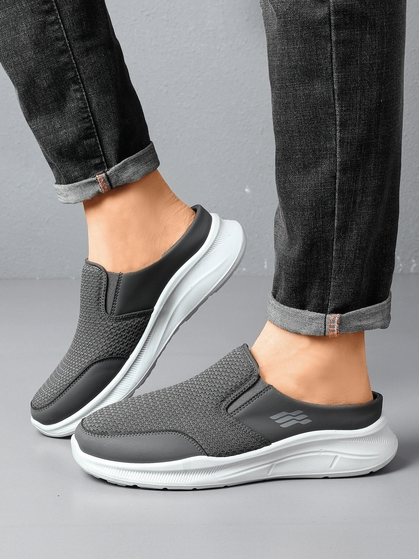 Men's sneakersFashionable and lightweight men's slippers with good breathability casual sneakers men's summer sneakers