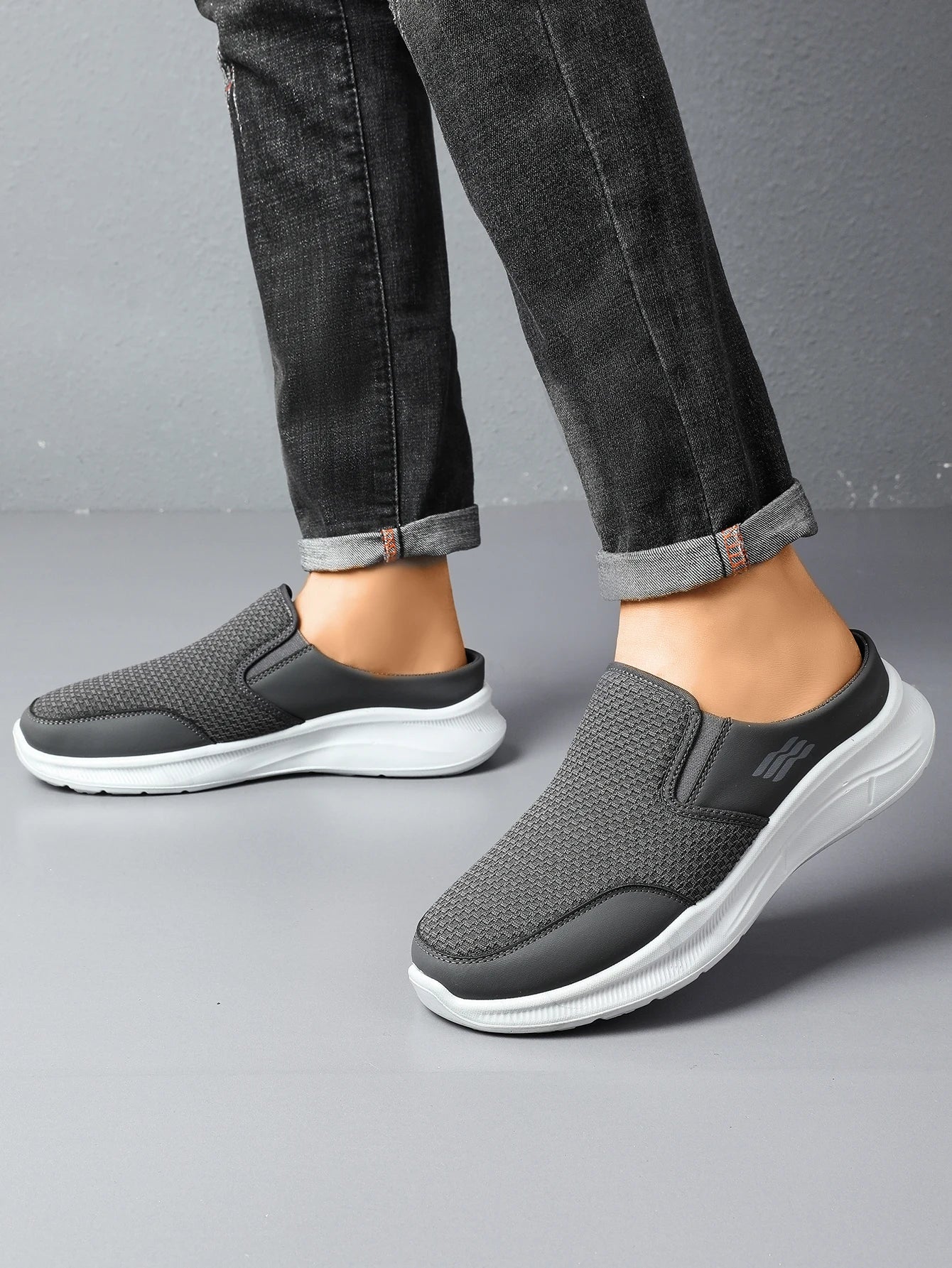 Men's sneakersFashionable and lightweight men's slippers with good breathability casual sneakers men's summer sneakers