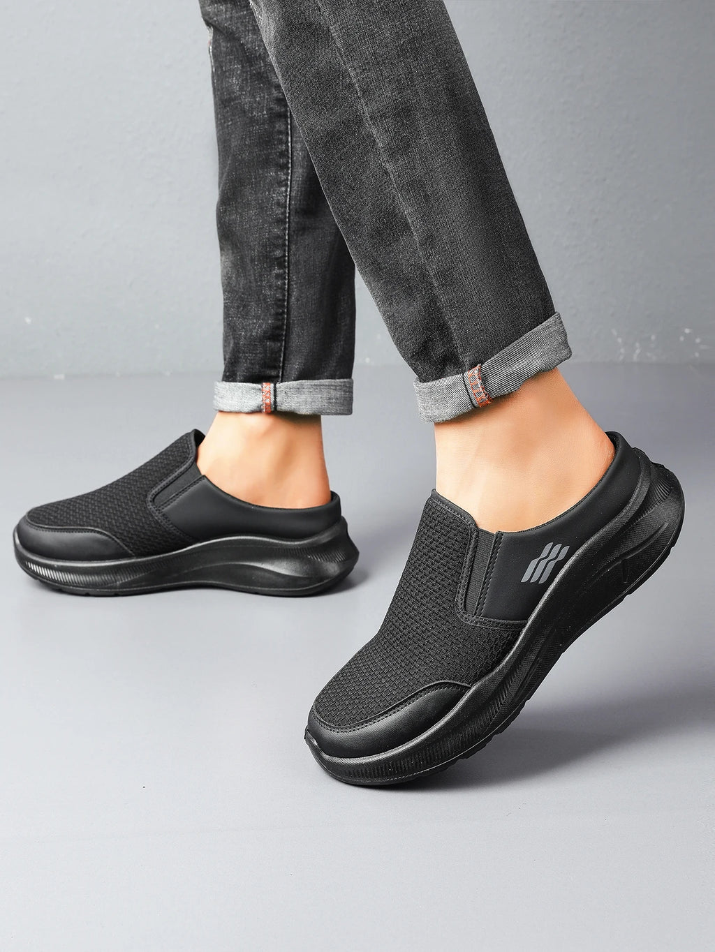 Men's sneakersFashionable and lightweight men's slippers with good breathability casual sneakers men's summer sneakers