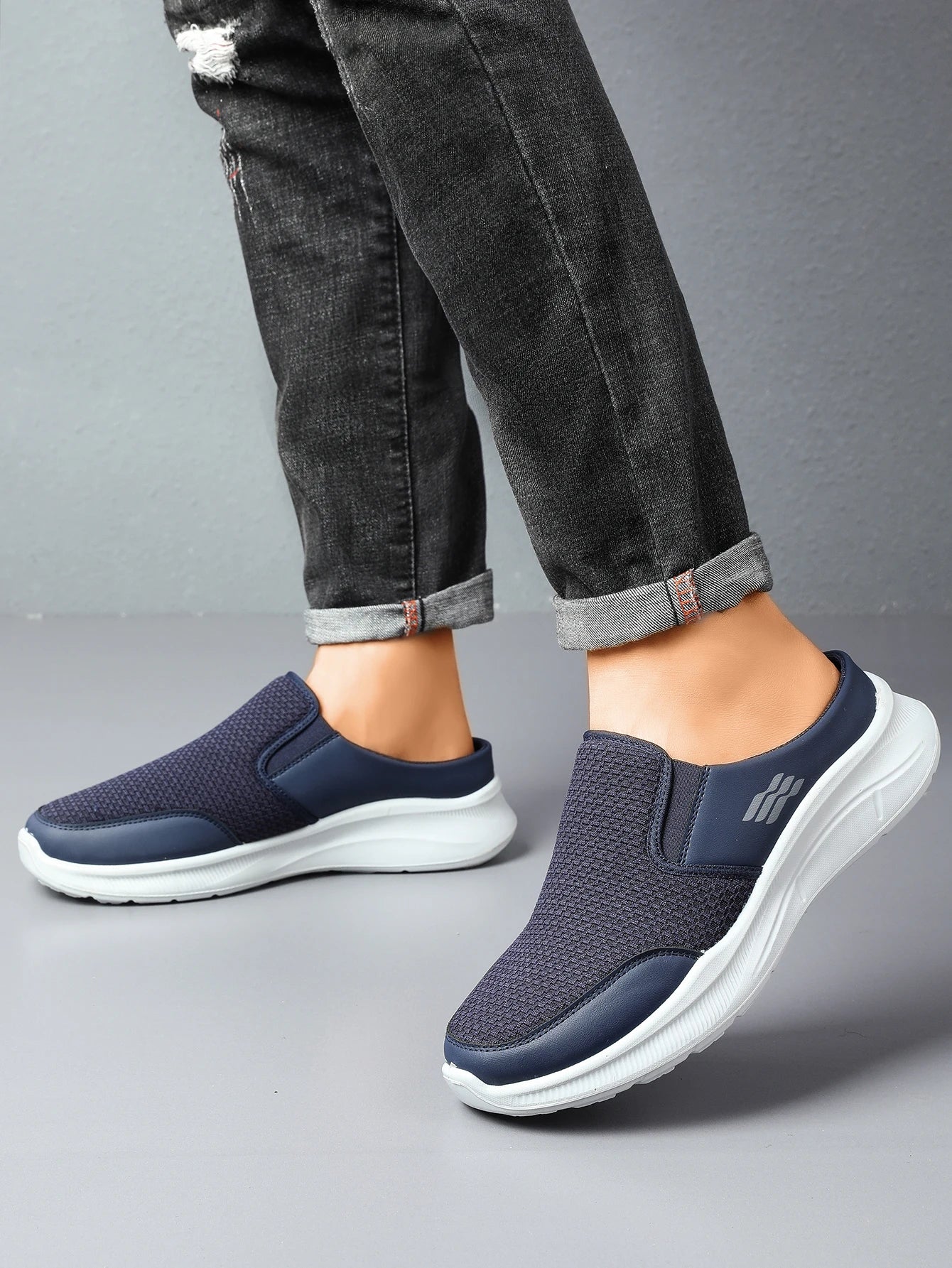 Men's sneakersFashionable and lightweight men's slippers with good breathability casual sneakers men's summer sneakers