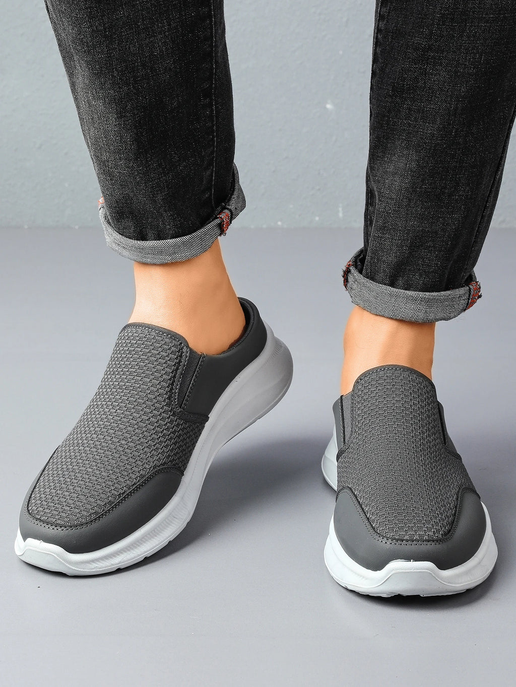 Men's sneakersFashionable and lightweight men's slippers with good breathability casual sneakers men's summer sneakers