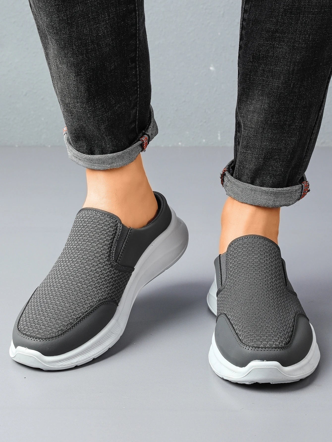 Men's sneakersFashionable and lightweight men's slippers with good breathability casual sneakers men's summer sneakers