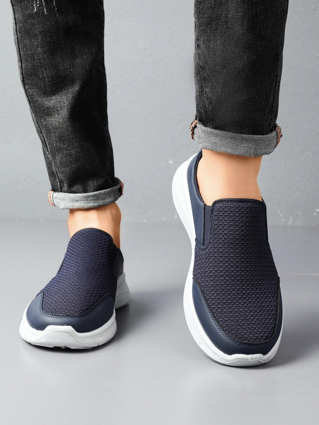 Men's sneakersFashionable and lightweight men's slippers with good breathability casual sneakers men's summer sneakers